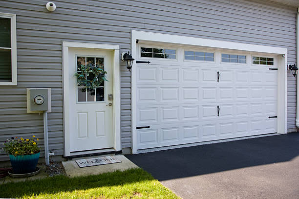24/7 Emergency Garage Door Panel Replacement experts in Menomonie, WI
